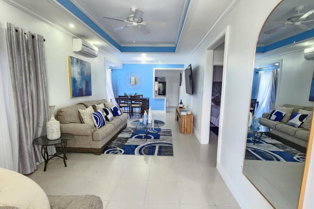 Snooze At Oceanpointe Villa Lucea Exterior photo