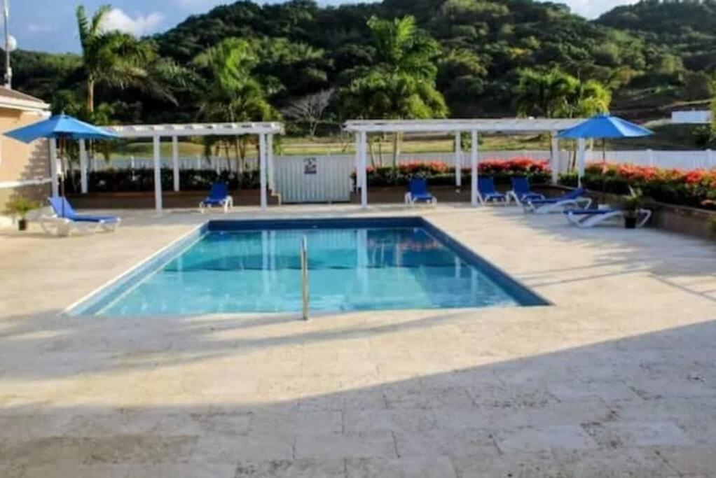 Snooze At Oceanpointe Villa Lucea Exterior photo